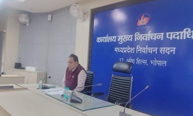 सभी ईआरओ अपने सुपरवाइजर व बीएलओ से निरंतर संवाद कर शंकाओं और समस्याओं का करें निराकरण