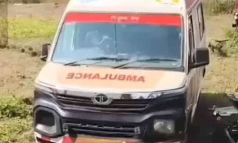 एंबुलेंस-का-दुरुपयोग:-मरीज-की-जगह-शराब-की-तस्करी,-52-पेटियाँ-जब्त