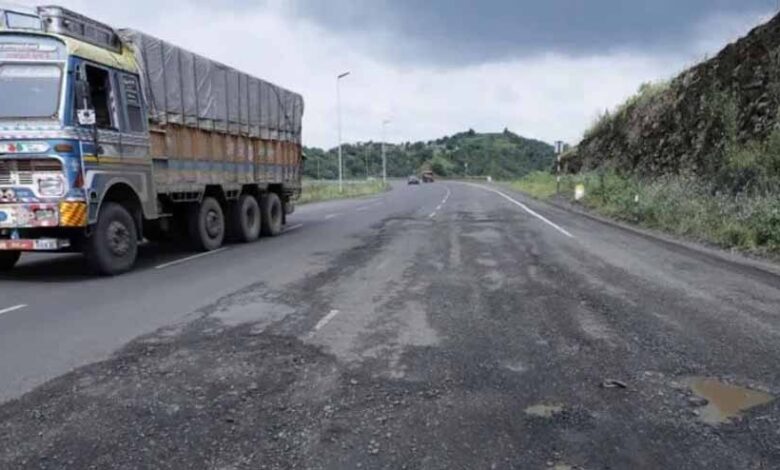 106 करोड़ की सड़क 6 महीने में उखड़ी: हाईकोर्ट ने NHAI से 15 दिसंबर तक मांगा जवाब