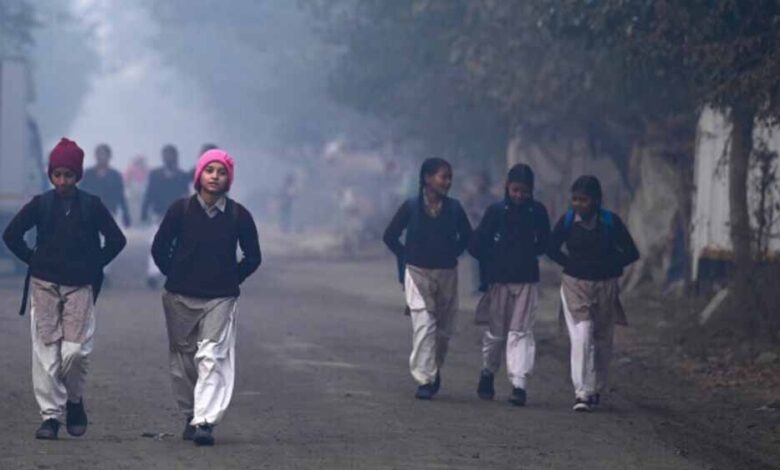 कड़ाके की ठंड का असर: दो जिलों में बदल गया स्कूल टाइम, प्रशासन ने जारी किए नए आदेश