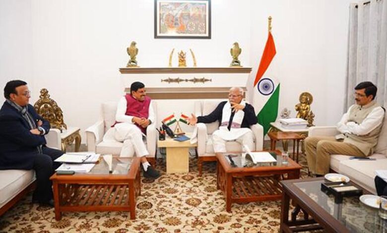 मुख्यमंत्री-डॉ-यादव-ने-केंद्रीय-मंत्री-डा.-खट्टर-से-की-सौजन्य-भेंट