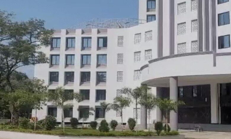 40 करोड़ की बिल्डिंग में मीटिंग हॉल भूल गए, अब 10 करोड़ में अलग से बनेगा हॉल; 90° ब्रिज से हो चुकी है किरकिरी