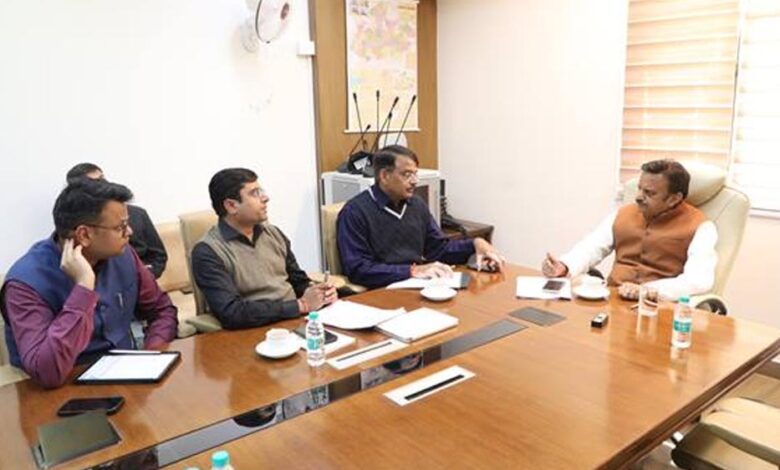 नियमित फॉलोअप करें और समयसीमा में उच्च गुणवत्ता के साथ कार्य करें पूर्ण: उप मुख्यमंत्री  शुक्ल