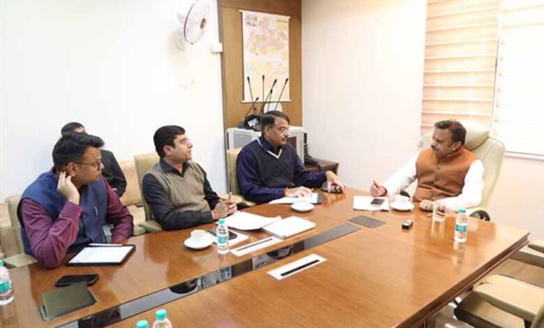 नियमित फॉलोअप करें और समयसीमा में उच्च गुणवत्ता के साथ कार्य करें पूर्ण: उप मुख्यमंत्री शुक्ल