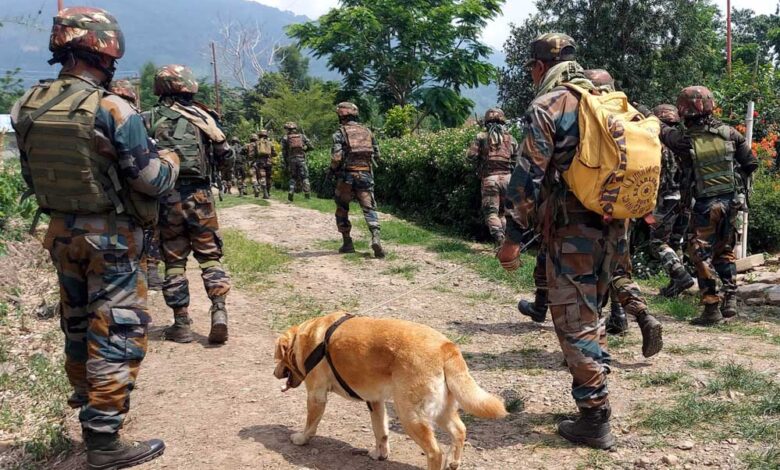 उरी सेक्टर में LoC के पास आतंकी ढेर, सेना ने आतंकियों को घेरा; एनकाउंटर जारी