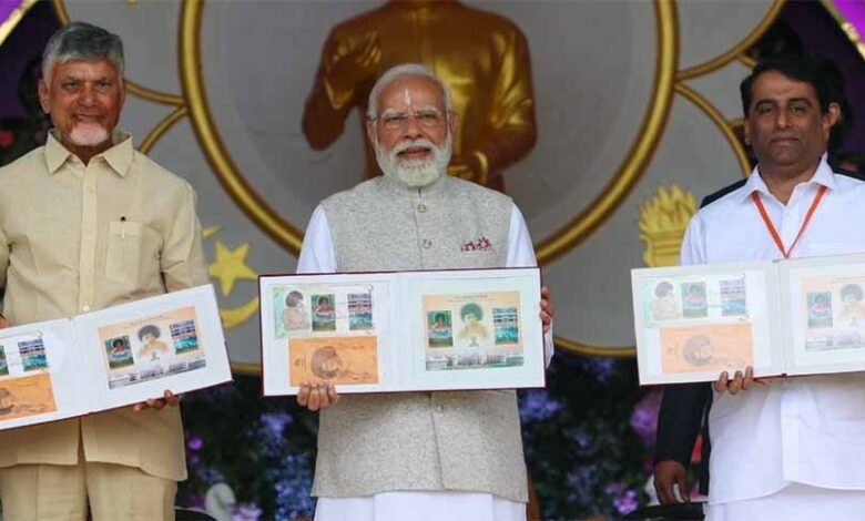 पीएम मोदी ने किया लोकार्पण: श्री सत्य साई बाबा सम्मान में स्मारक सिक्का और डाक टिकट जारी