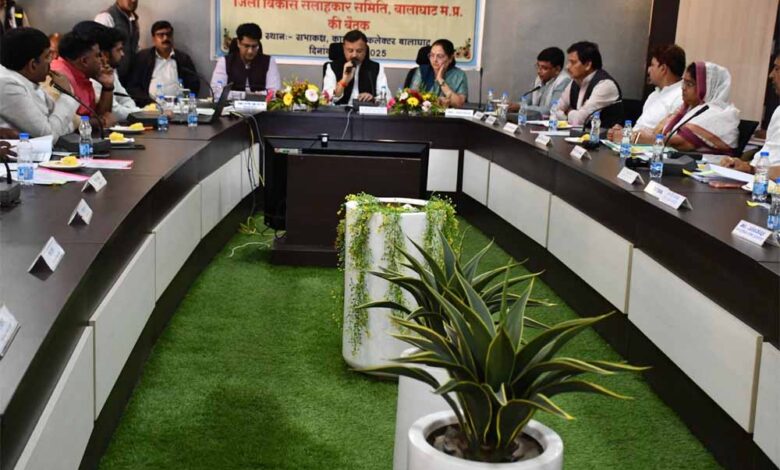 समाज के हर वर्ग की सहभागिता से बालाघाट को बनायेंगे आदर्श जिला