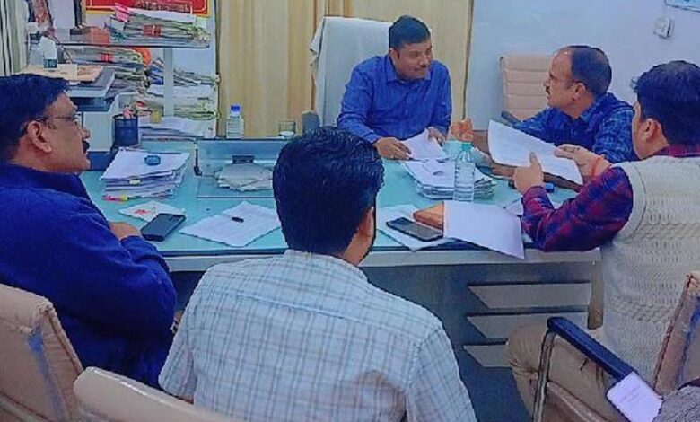 भोपाल-में-smd,-तहसीलदार-और-blo-को-रोजाना-इनाम,-टारगेट-पूरा-करने-पर-ट्रॉफी-और-सर्टिफिकेट