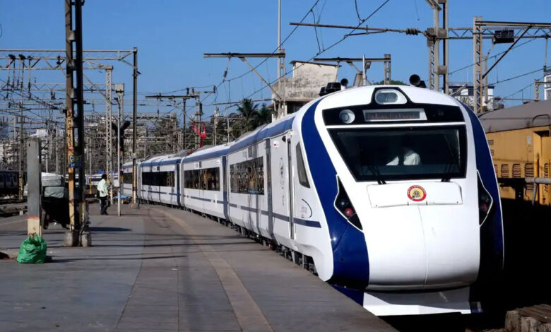 इंदौर से नागपुर के लिए वंदे भारत ट्रेन बढ़े कोच के साथ रवाना