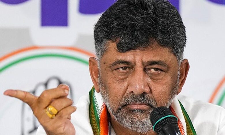 कर्नाटक-में-dk-समर्थक-विधायकों-की-संख्या-बढ़ी,-सिद्धा-की-कुर्सी-खतरे-में?