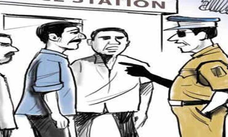 महाराष्ट्र मंत्री के सहयोगी की पत्नी ने की आत्महत्या, पति ने किया सरेंडर; 8 महीने पहले हुई थी शादी