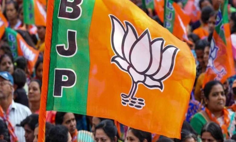 sir-विवाद-पर-बंगाल-में-बवाल,-bjp-कार्यकर्ताओं-blos-के-बीच-धक्का-मुक्की-और-जोरदार-नारेबाजी