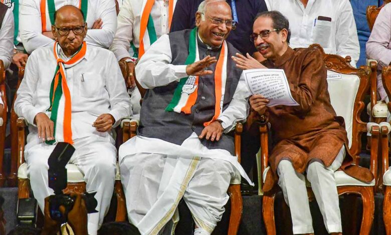 महाराष्ट्र-में-नया-खेला!-नंबर-1-और-नंबर-2-दल-nda-के-साथ,-mva-की-मुश्किलें-बढ़ीं