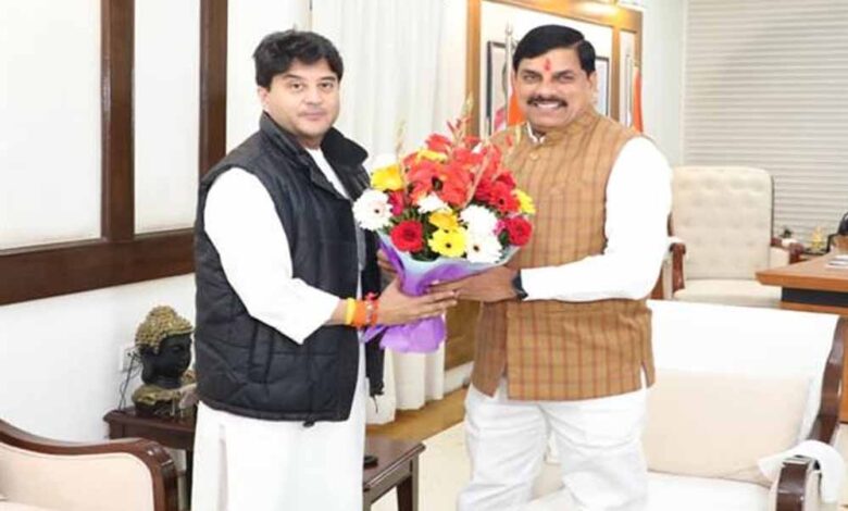 मुख्यमंत्री डॉ. यादव से केंद्रीय मंत्री सिंधिया ने की भेंट