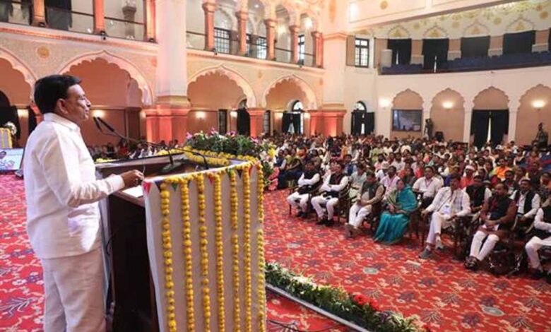 समृद्ध-मप्र-के-लिये-पंचायत-प्रतिनिधि-गांवों-को-बनायें-समृद्ध-:-उपमुख्यमंत्री-देवड़ा