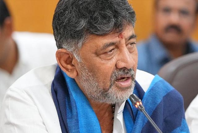 कर्नाटक-सीएम-रेस:-वोक्कालिगा-मठ-ने-डीके-शिवकुमार-को-समर्थन,-जल्द-फैसला-की-मांग