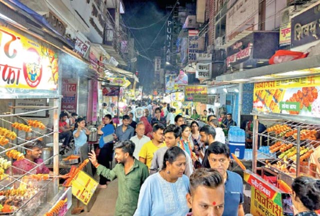 इंदौर सराफा चौपाटी सिमटने लगी, दुकानों की संख्या पर विवाद