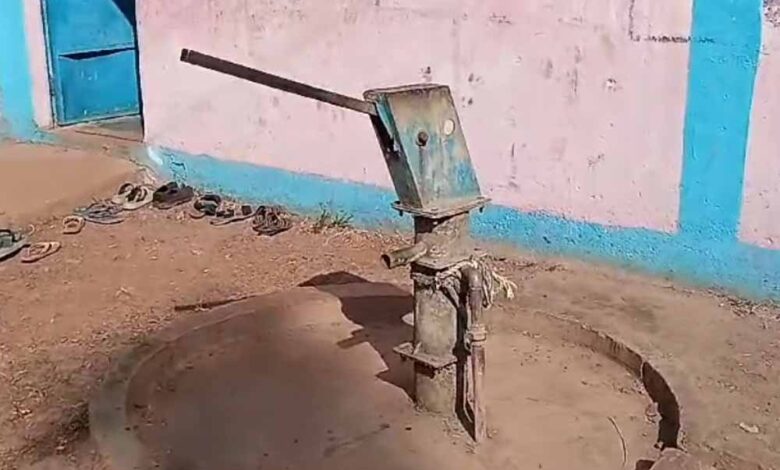 करोड़ों की लागत बेअसर! शिवलालपुरा स्कूल में बच्चे बूंद-बूंद पानी को तरसे