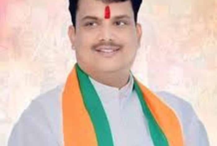 अधोसंरचनात्‍मक विकास कार्यों को समय सीमा में पूर्ण करें : मंत्री चौहान