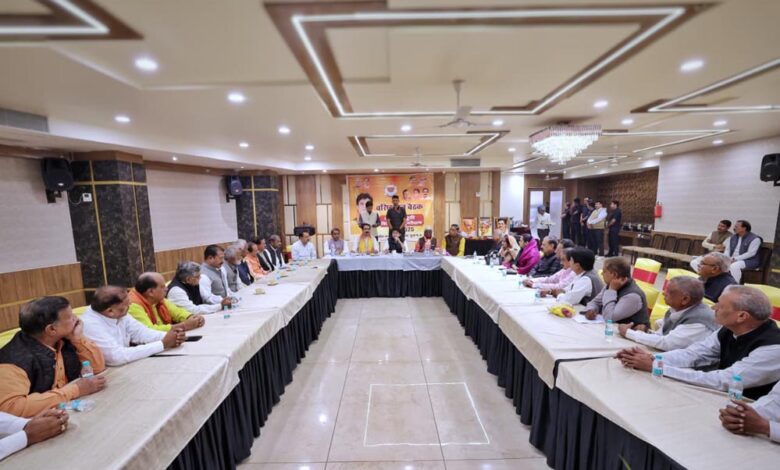 केंद्रीय मंत्री सिंधिया ने कार्यकर्ताओं से की बैठक, बोले—‘अब मेरी गाड़ी में मंडल अध्यक्ष और आम कार्यकर्ता भी बैठेंगे’