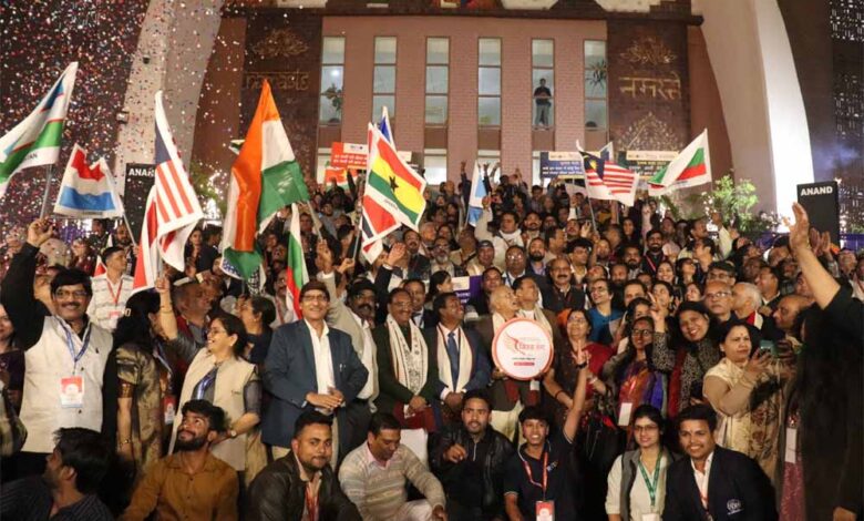 सोना महापात्रा की सुरमयी शाम: भव्य सुर–संध्या में विश्वरंग का मंच झिला उठा