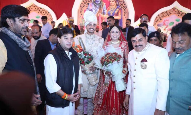 अभिमन्यु–इशिता बने जीवनसाथी: बाबा रामदेव ने कराए मंत्रोच्चार, मोहन यादव की धमाकेदार थिरकन चर्चा में