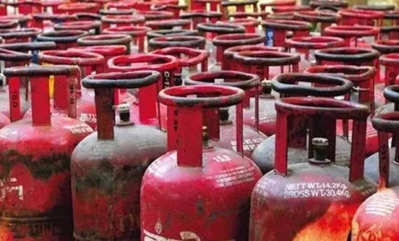 आज से बदलेंगे LPG से लेकर लोन रेट तक कई नियम, आपकी जेब पर पड़ सकता है बड़ा असर