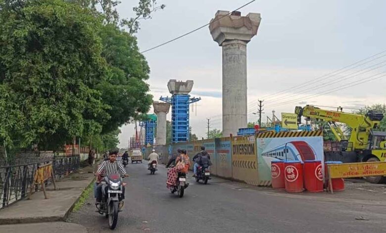 भोपाल मेट्रो ने पकड़ी रफ्तार: करोंद चौराहे पर जाम से जल्द मिलेगी राहत