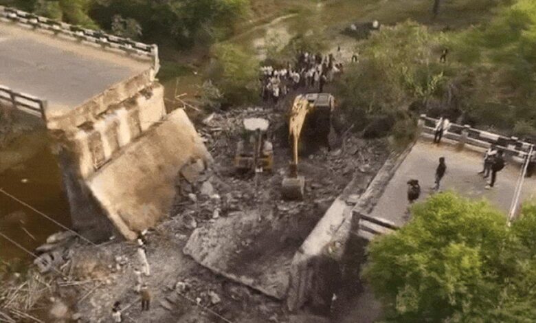 बरेली–पिपरिया मार्ग पर पुल का स्पान गिरने की घटना में प्रबंधक निलंबित