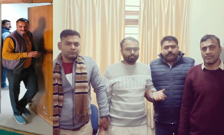 सतना में निरीक्षक 20 हजार की रिश्वत लेते रंगे हाथ गिरफ्तार