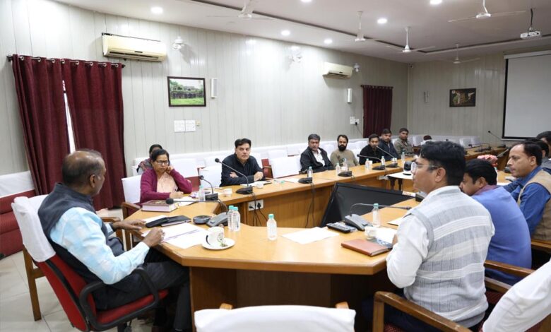 संभाग के सभी जिलों में 15 दिवस में सभी वाहनों का पीयूसी सर्टिफिकेशन करवाएं – संभागायुक्त  सिंह