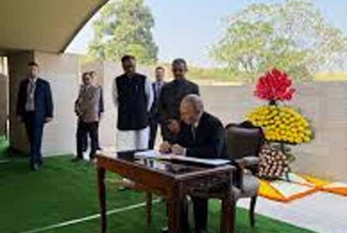 विश्व शांति के महानायक गांधी: राष्ट्रपति पुतिन ने किया महात्मा गांधी के योगदान का स्मरण