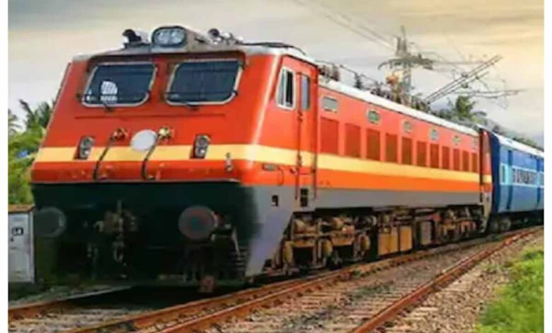 दिसंबर में चलेगी स्पेशल ट्रेनों की बौछार! जानें पूरा रूट और टाइम टेबल