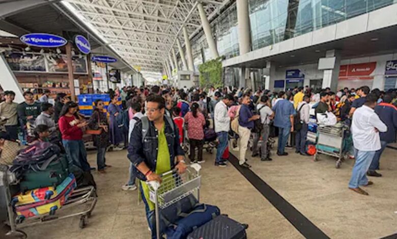 इंडिगो-की-फ्लाइट-कैंसिल,-mp-में-फंसे-यात्री;-शादी-अटेंड-करने-के-लिए-ट्रेन-पकड़ी,-अगले-3-दिन-तक-नहीं-होगी-री-शेड्यूलिंग