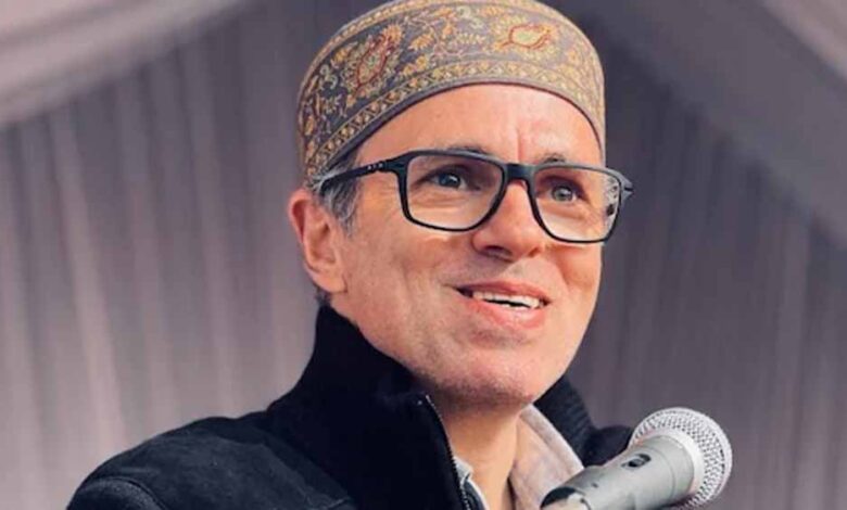 पिता को EVM पर शक, बेटे को भरोसा: उमर अब्दुल्ला बोले— मैं गड़बड़ी नहीं मानता