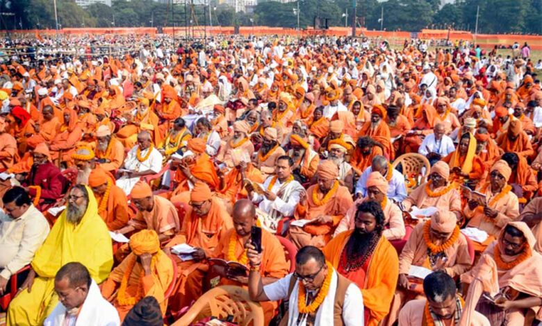 कोलकाता में भव्य गीता पाठ: लाखों भक्तों की मौजूदगी, आयोजकों ने बताया मकसद