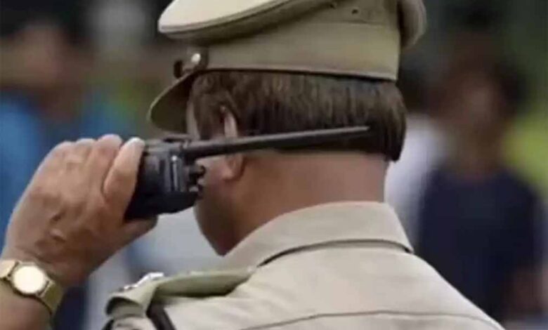 ड्यूटी पर इंस्टाग्राम रील में खोया कांस्टेबल, अचानक पहुंचे भोपाल कमिश्नर, तत्काल ठोका ₹500 का चालान