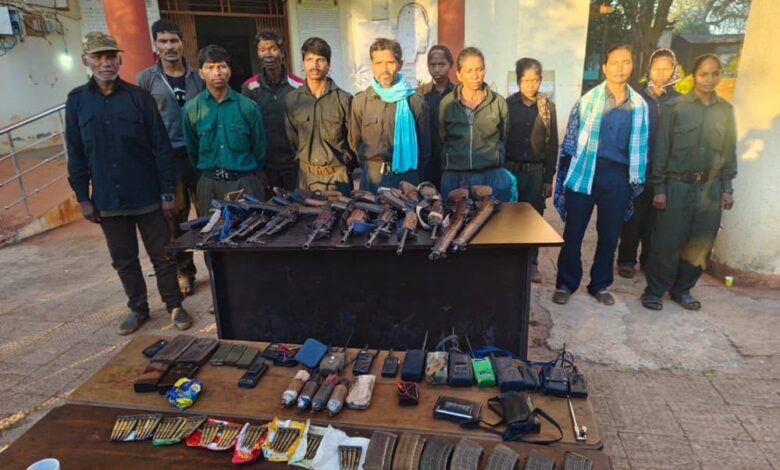 मध्य प्रदेश में नक्सलवाद पर बड़ी जीत, 1 करोड़ के इनामी रामधेर मज्जी सहित 12 कमांडर सरेंडर