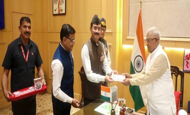 राज्यपाल  पटेल को सशस्त्र सेना झंडा दिवस पर लगाया गया ध्वज, लोकभवन में मना सशस्त्र झंडा दिवस