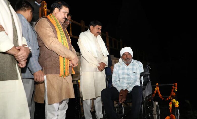 मुख्यमंत्री-डॉ.-यादव-ने-खजुराहो-स्थित-पश्चिमी-मंदिर-समूह-परिसर-में-लाइट-एंड-साउंड-शो-देखा