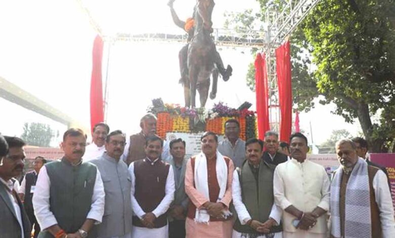मुख्यमंत्री-डॉ.-यादव-ने-महाराजा-छत्रसाल-और-सरदार-पटेल-की-प्रतिमा-का-अनावरण-किया
