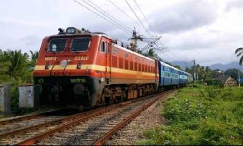 सुरक्षा को प्राथमिकता देते हुए, भारतीय रेलवे ने आरओबी/आरयूबी निर्माण को बढ़ाकर तीन गुना किया