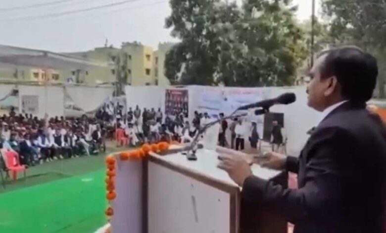 हाईकोर्ट एससी-एसटी के बच्चों को सिविल जज नहीं बनने दे रहा: IAS संतोष वर्मा का विवादित बयान ब्राह्मण बेटियों पर टिप्पणी के बाद