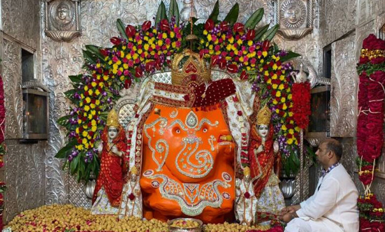 इंदौर के खजराना गणेश मंदिर की दान पेटियाँ खोली गईं, डेढ़ करोड़ रुपये, डॉलर और सोने-चांदी के जेवर मिले