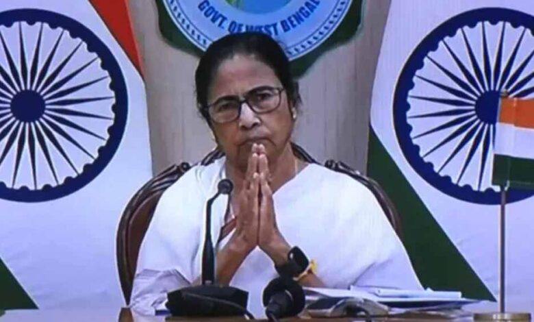 कोलकाता स्टेडियम बवाल पर ममता बनर्जी का बड़ा कदम, लियोनेल मेस्सी से मांगी माफी, जांच के आदेश