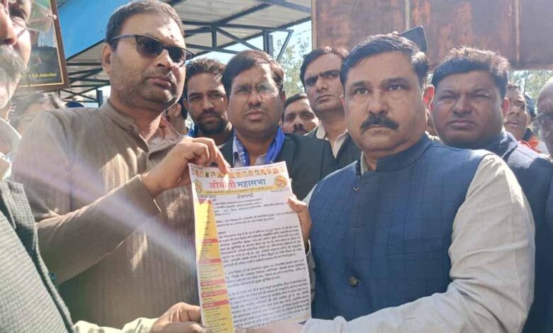 IAS संतोष वर्मा पर अवैधानिक कार्रवाई के खिलाफ ST/SC/OBC समाज में उबाल