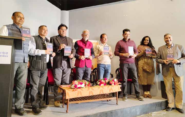 साहित्य शब्दों का सौंदर्य नहीं, समय का साक्ष्य और प्रतिरोध की आवाज़ है : डॉ. रामप्रकाश त्रिपाठी