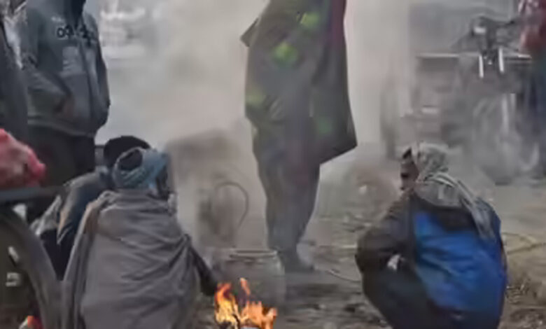 जम्मू-कश्मीर में शीतलहर का प्रकोप, कई क्षेत्रों में तापमान माइनस में, जनजीवन ठप