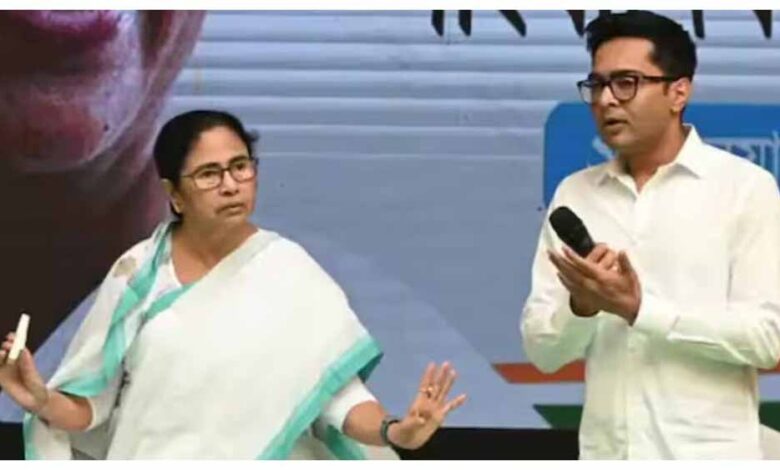 कुंभ भगदड़ पर सियासी घमासान: अकड़ तो मुर्दों की पहचान है कहकर अभिषेक बनर्जी ने किया ममता बनर्जी का बचाव