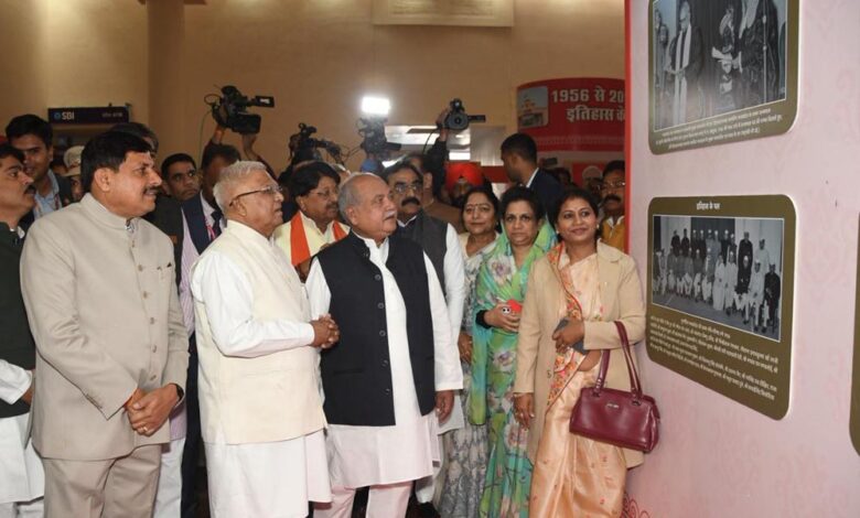 राज्यपाल मंगुभाई पटेल ने विधानसभा की गौरवशाली यात्रा के दुर्लभ चित्रों की प्रदर्शनी का किया शुभारंभ